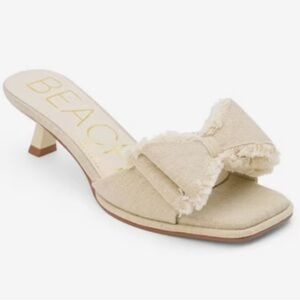 Matisse BEACH linen bow slides. NWT in box